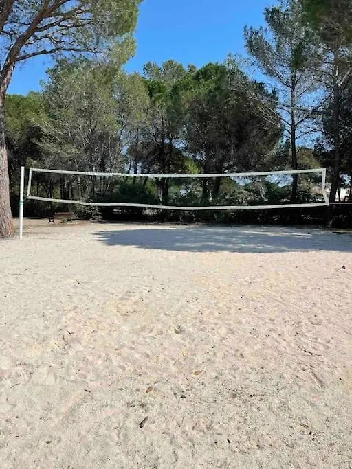 Studio Cabine Vu Sur Piscine Apartment Saint-Raphael  France