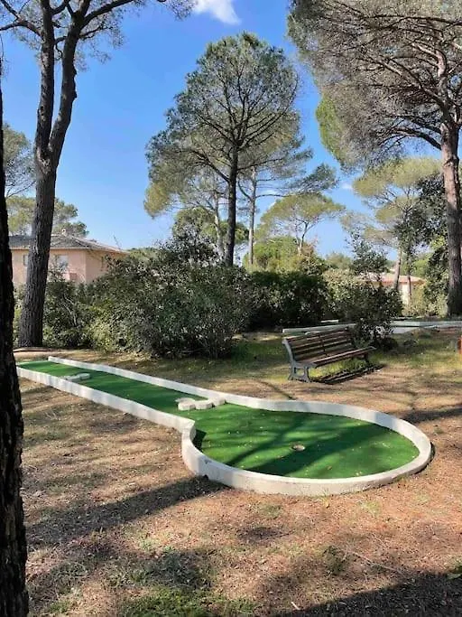 Studio Cabine Vu Sur Piscine Apartment Saint-Raphael  Saint-Raphael (Var)